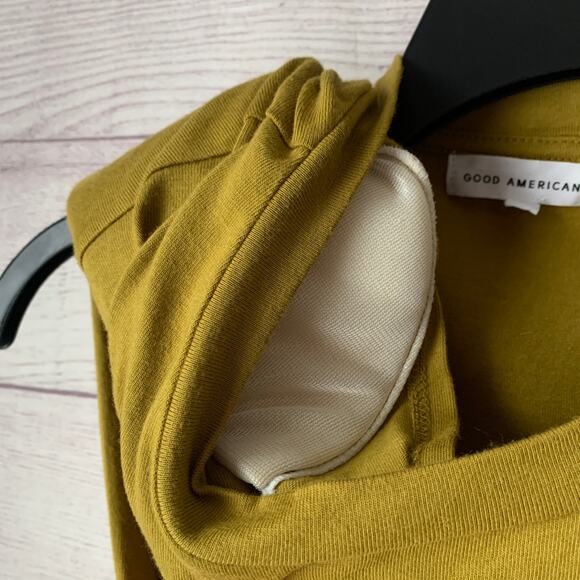 Good American Strong Shoulder Pad Sleeveless Shirt Pea Green Size 3 or Large - Picture 7 of 13